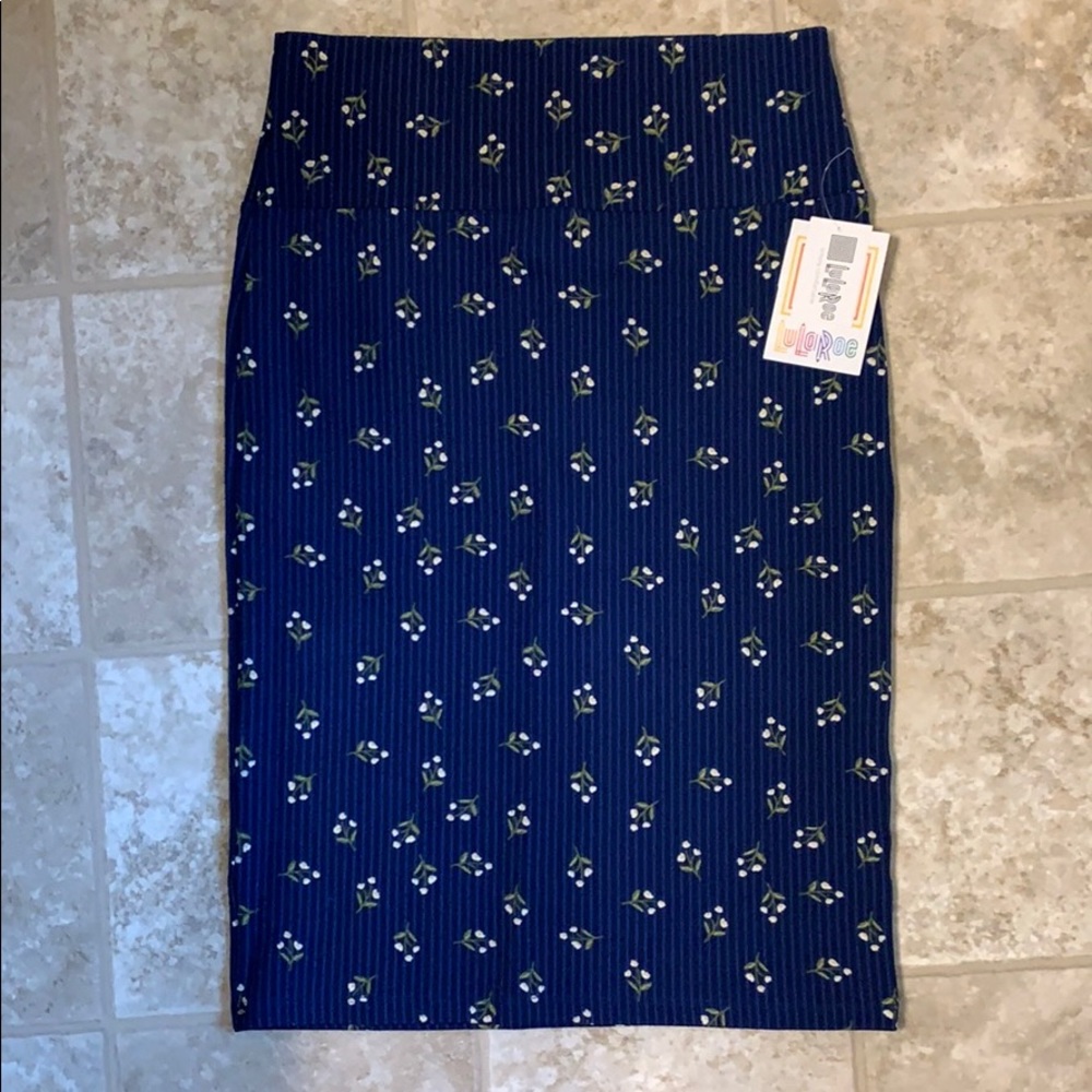 Lularoe Cassie  size small